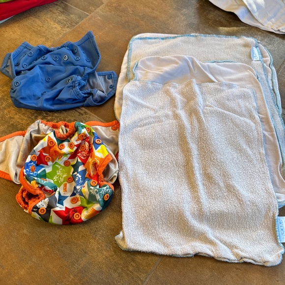 Rumparooz one size diaper covers and bamboo hemp inserts - Picture 1 of 4